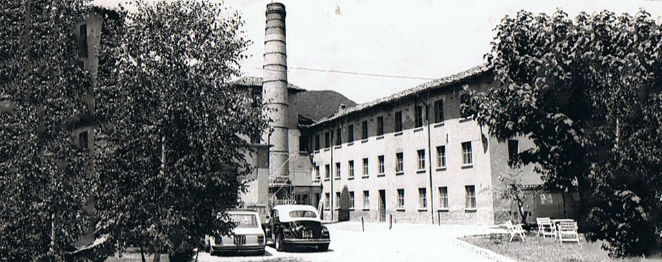 la palazzina sede della Falpe con la caratteristica ciminiera